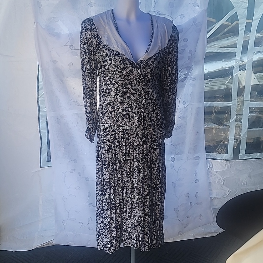 Woman's black/white maxi dress from "Sante" made in India 100% Rayon sz M